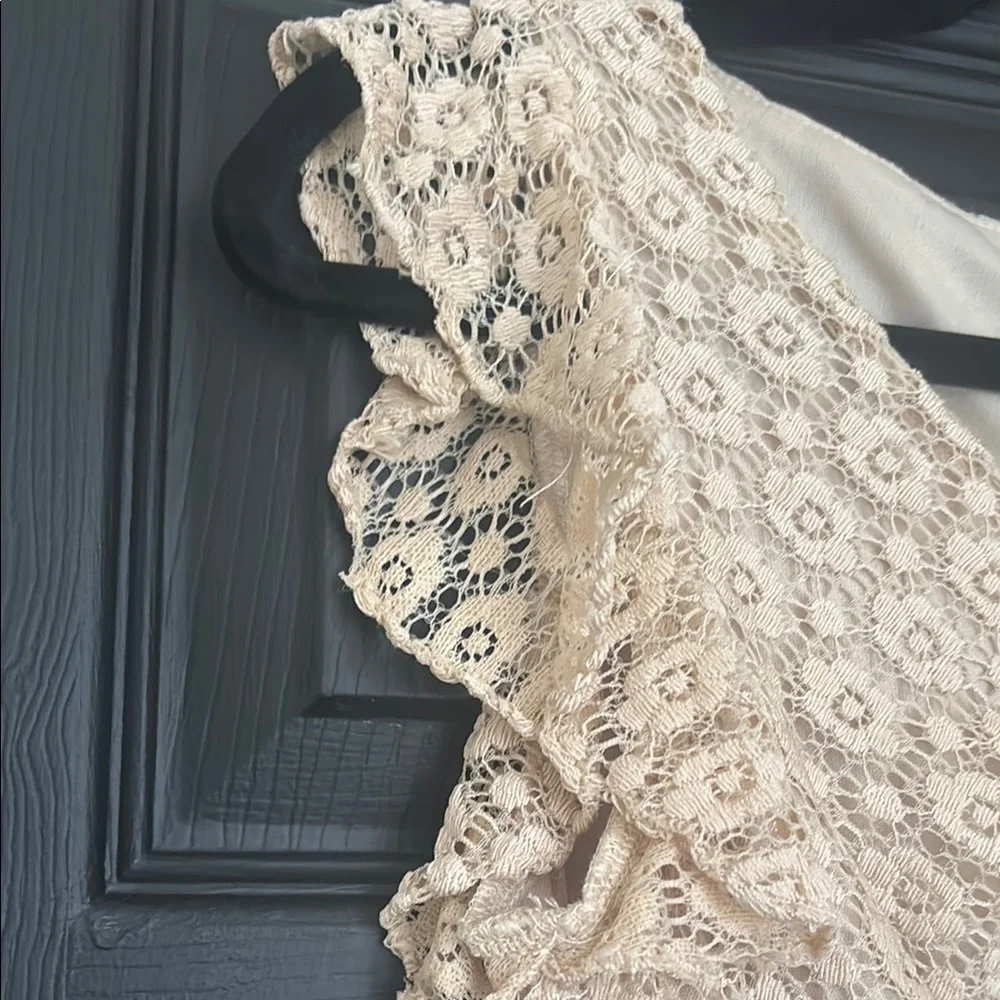 Cream Flutter Sleeve Ruffled Blouse - Picture 4 of 9